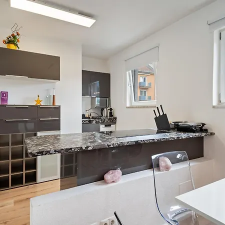 Near Bergisel Jump, Cleaning Included Apartman Innsbruck